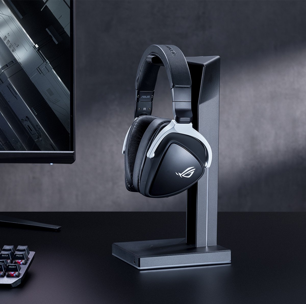 ASUS_ROG's tweet photo. Getting along with everyone on the block. 🎧
The #ROGDeltaSWireless features:
✔️Exclusive 50 mm ASUS Essence drivers in airtight chambers.
✔️Up to 25 hours of battery life for non-stop gaming.
Check out all the specs. 👉
https://t.co/yob8WS4MDA
#ROGGamingHeadset https://t.co/feoNSVwBao
