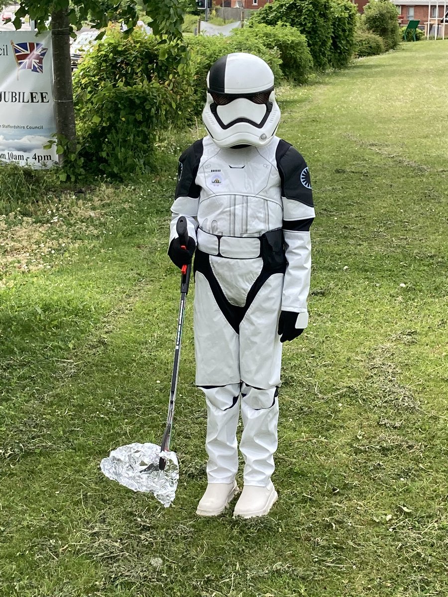 EStormtroopers's tweet photo. WOW! Fantastic news this morning from @sarah_robbo, Nunu has been short listed for #BBCMakeADifference awards. She’s that excited she can’t speak… so to celebrate we’re going out litter picking x #nunumakesadifference https://t.co/gRO2nQ6g9q