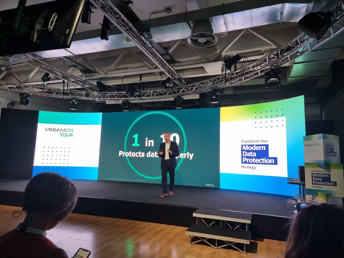 HPEGiorgio's tweet photo. Oggi il tema centrale è la protezione dei propri dati da fenomeni come Ransomware che sono in continuo aumento. Grazie alle tecnologie messe in campo di #HPE e #Veeam è possibile proteggere la continuità operativa e preservare i dati della propria azienda. #VeeamONTour https://t.co/jOyBTOE9kg