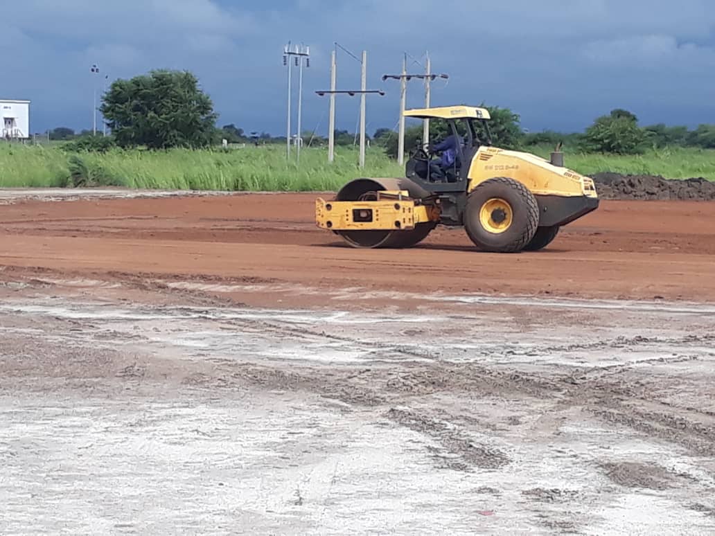 EzraCompanies's tweet photo. Master of many trades, the Ezra Group has more than two decades of experience working in East Africa, including the construction of roads, pavement and bridges. Good training for  #BuildingALegacyTogether in #SouthSudan #earthmovers #inroads https://t.co/JFEyPhu7x1