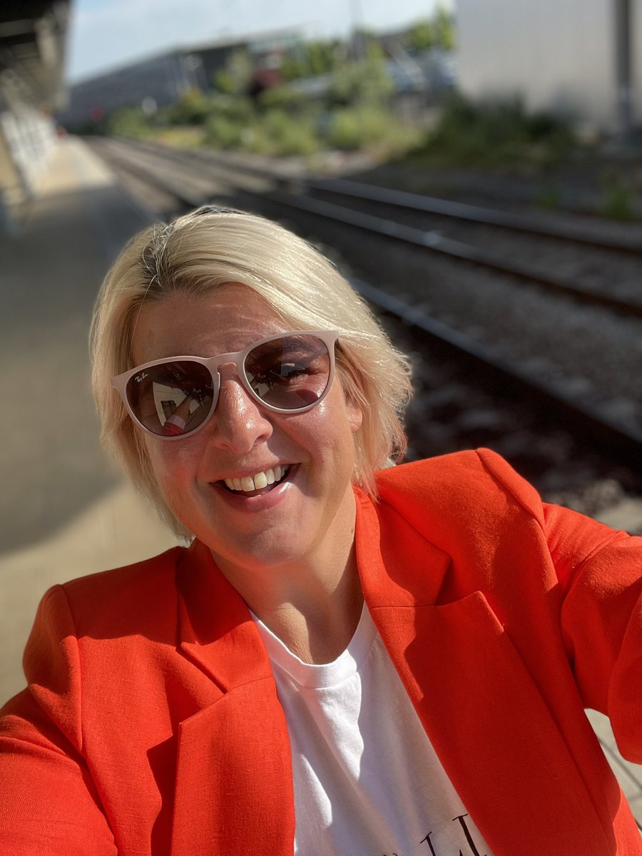 AnalyticsClaire's tweet photo. Super excited to be headed to @CogX_Festival - first in person conference in over 2 years! Come find me if you’re there! In a fab mood aided by the sunshine and Matthew the @EastMidRailway train manager having us all in stitches! #CogX #ConsultingLife #Ai #CapgeminiInvent #Data https://t.co/4VcFBJ25QP