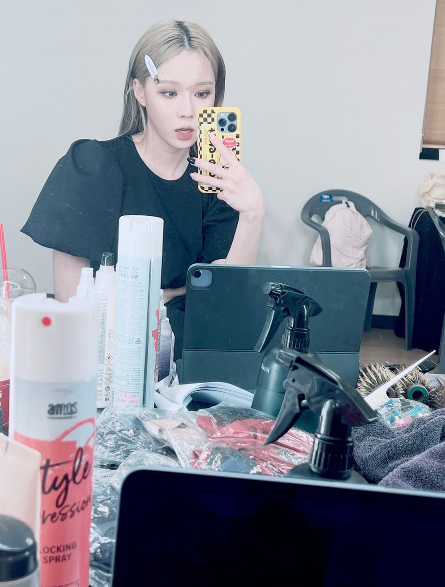 minddeonga's tweet photo. ㅤㅤ
MYs! hellooo! minjeong is back with another glimpse of her week. ☃️ while you scroll through my pictures, i’d like to know what you’ve been up to aswell, any exciting news to share with me? 😆
ㅤㅤ https://t.co/Zs3zEldJzd