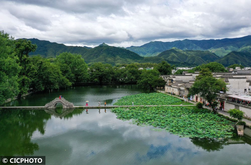 FocusChinaEN's tweet photo. In midsummer, Hongcun village, Anhui Province, China, is as beautiful as a picture scroll. While appreciating rows of Hui style buildings, tourists feel the poetic charm of Hui culture https://t.co/NfOHaq3G86