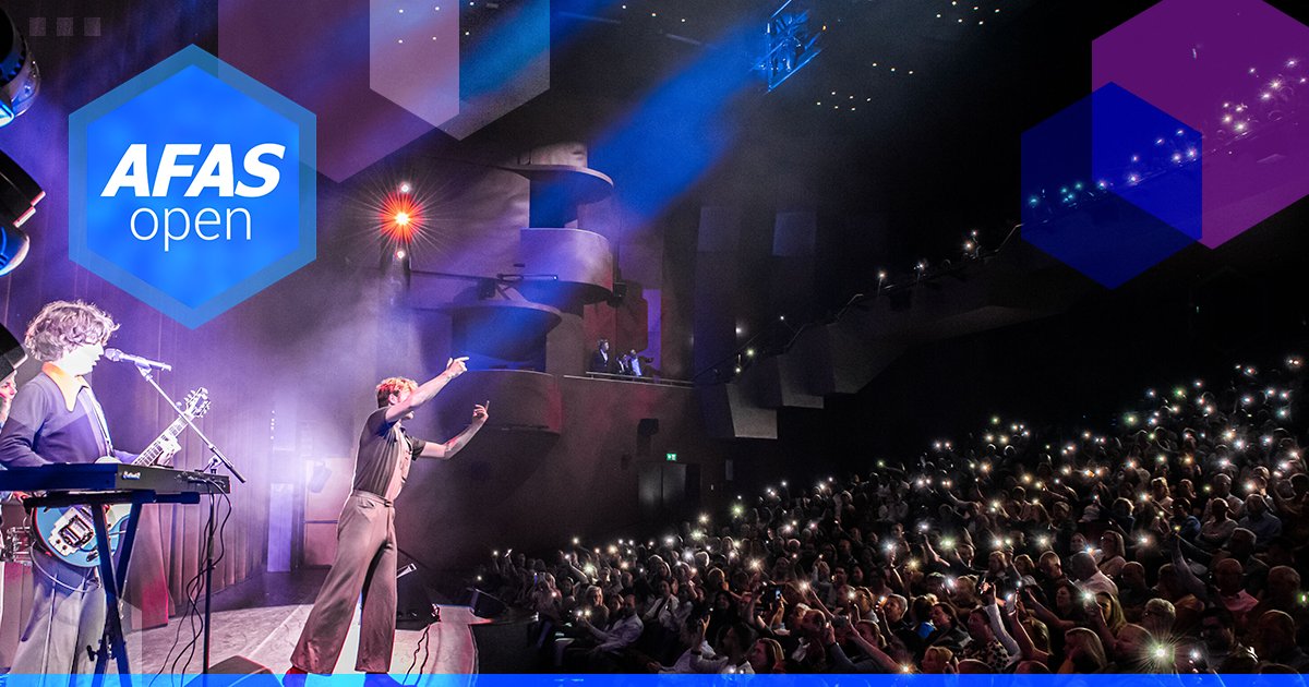 AFAS's tweet photo. Is het een concert? Nee, het is de opening van de AFAS Open door @14hetverhaal. Wat een sfeer en energie in de zaal.🔥

#AFASOpen https://t.co/jdSz35aXwu