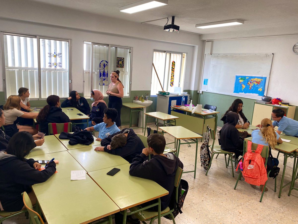 El taller Prevención de #ciberracismo llega al <a href="/IesMagallanes/">IES Magallanes</a> y su alumnado de 1º de ESO ha participado entusiasmado. Ha conocido cómo afectan los #bulos y #fakenews a personas reales y ha ideado herramientas para frenarlos y combatir el #racismo en #Internet. ¡Seguimos!↗️