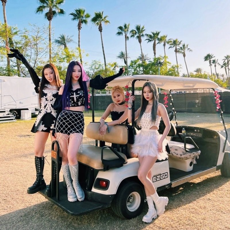 minddeonga's tweet photo. excuse me while i miss our days in LA. [tears] T____T https://t.co/aXKgqkncV9
