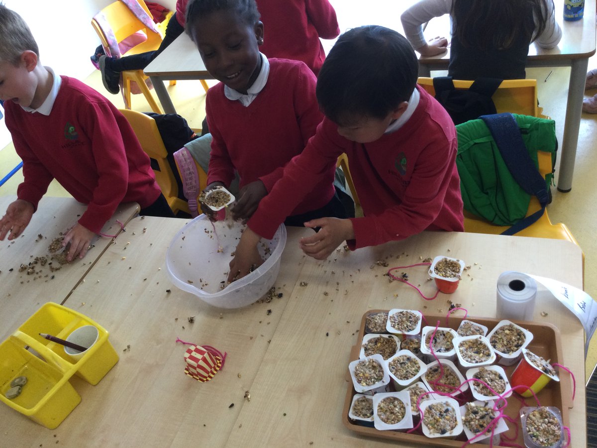 SchoolHillside1's tweet photo. #P2LWHillside got very messy yesterday making bird feeders! We are learning how to care for our environment🌿🌸🐿🦔 https://t.co/zl1Umdy5zm