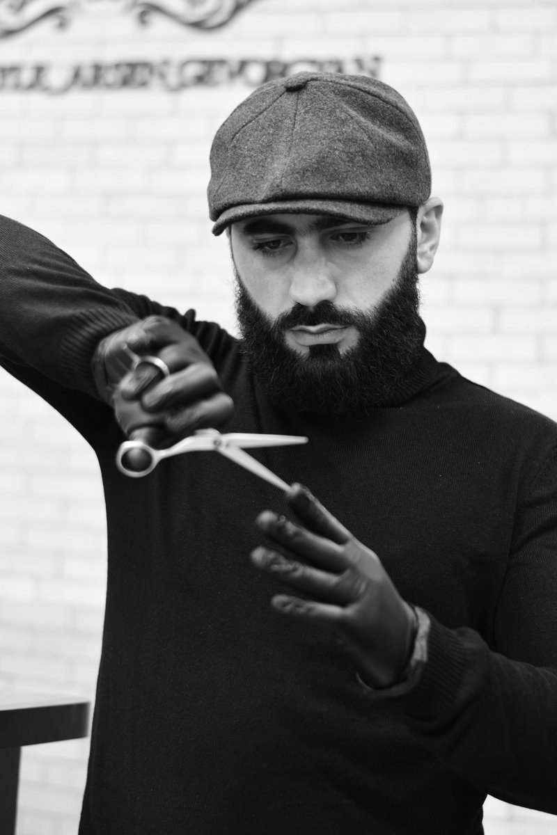Arsen Gevorgyan is a 33-year-old barber baser in Yerevan, Armenia. We sat down with them to talk Armenian barbering, local trends and their barbershop. To read the full article, visit: thebarbermagazine.co.uk/barbers-around… #Barber #Armenia #Yerevan #Barbering #Magazine #NewIssue #Style