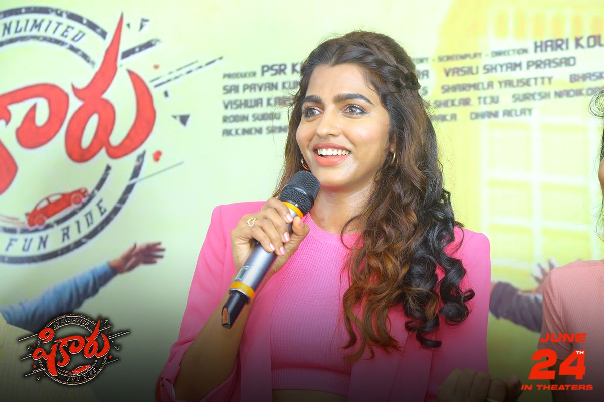 vamsikaka's tweet photo. Pics of #Shikaaru 🥳 Team Fun interaction with the students of PYDAH College, Vizag during Promotions
#ShikaaruFromJune24th
@SaiDhanshika #abhinavmedishetti @dheerajaathreya #sekharchandra #tejkurapati #ChammakChandra @actorkishore @thisisharikola1 #psrkumar @sslcreations https://t.co/hN4ucc43Q4