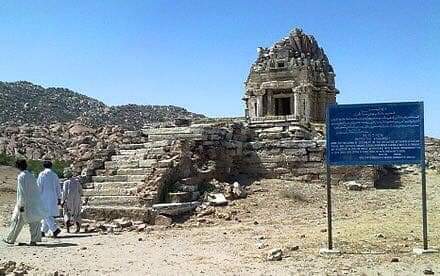 kbsaeedani's tweet photo. The original #GoriTemple in #Tharparkar, district of Pakistan still stands, but is empty. It is in village of Gori between Islamkot and #Nagarparkar. 
. It was built in 1375-1376 CE. The temple was exclusively allocated to the 23rd Jain Tirthankar Lord Parshwanath. https://t.co/zcL23DbTkQ