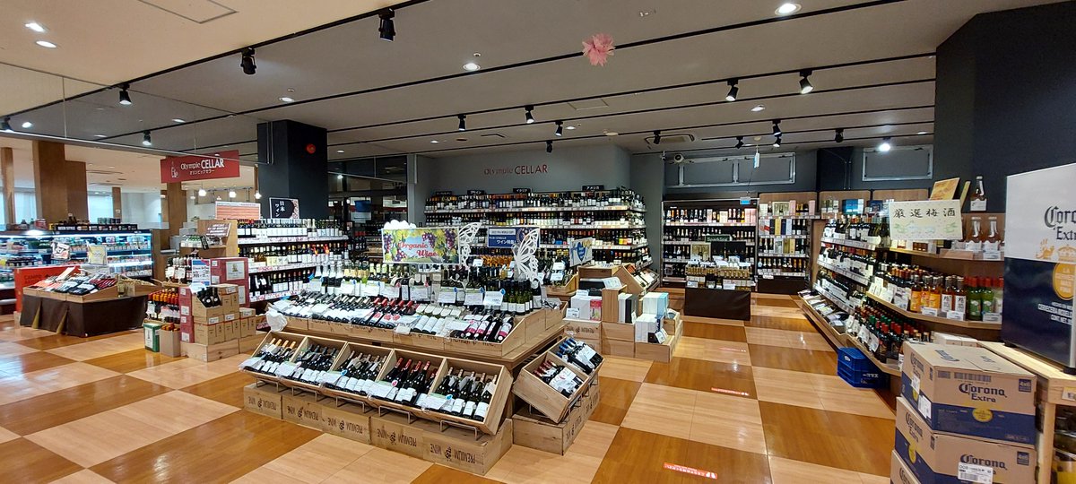 osccellar_kk's tweet photo. こんにちは！
オリンピックセラー川崎鹿島田店です！

今回は店内をご紹介✨
オリンピック川崎鹿島田店の３階にあり、ワインや日本酒、ビールなど酒類を多数ご用意しています！
ラッピングや配送も受け付けていますので気軽にお声かけ下さい<(_ _)>
↓↓↓リプ欄に各売り場を紹介しています↓↓↓ https://t.co/2vfZx5Npvz