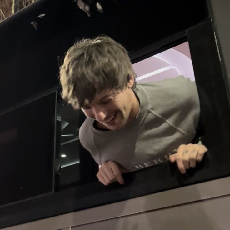 armsofharry's tweet image. can't really remember when "louis" and "sof" became "louis and sof".
but louis is the only one who was always there for sof.
so in her life, he's definitely the most important person.