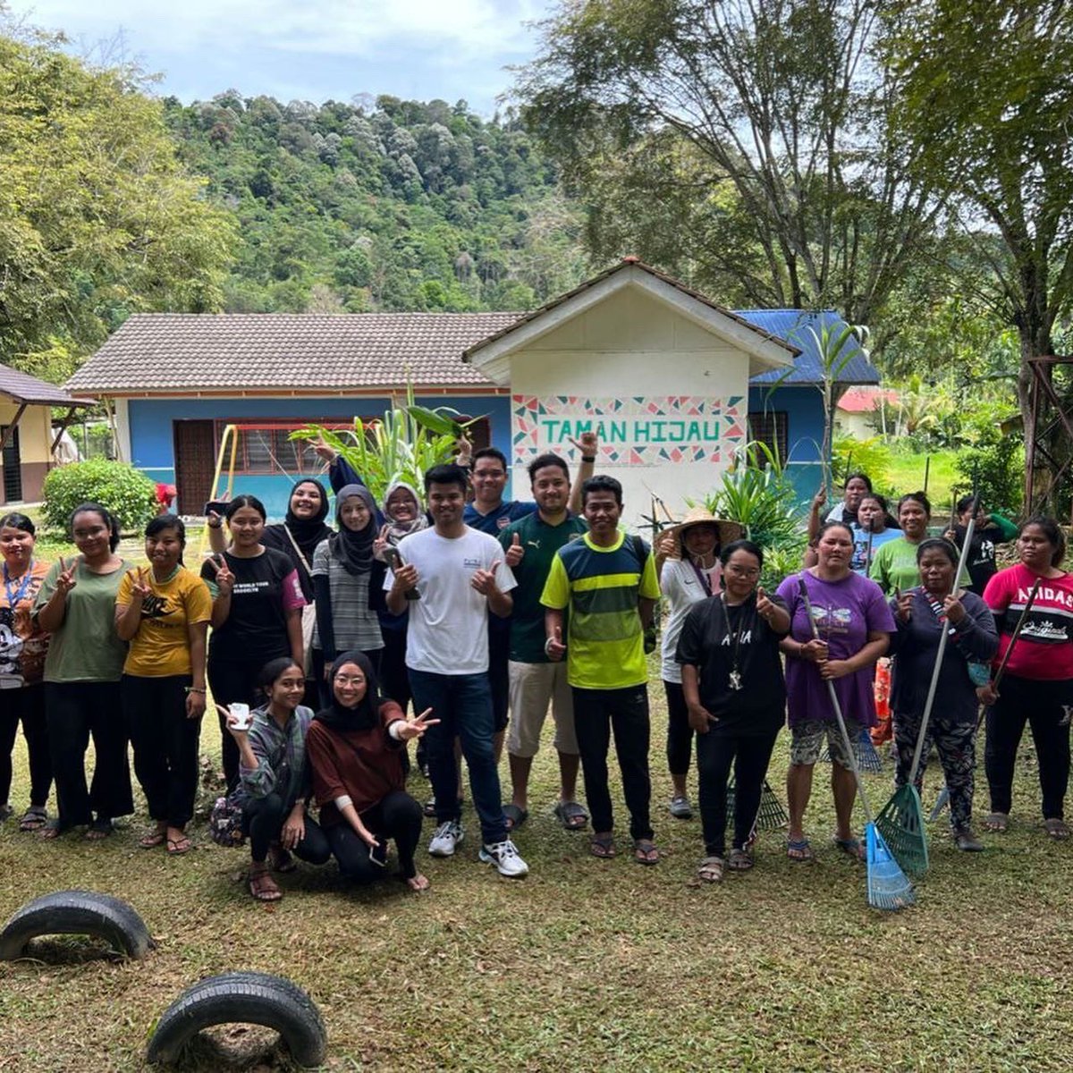putra_centre's tweet photo. Sunday, 12th June - PUTRA together with 𝗦𝗲𝗷𝗶𝘄𝗮𝗦𝗼𝗰𝗶𝗲𝘁𝘆 conducted a social visit to Kampung Orang Asli Gerachi Jaya in Kuala Kubu Bharu alongside a group of volunteers. https://t.co/iQNt6hoIyh
