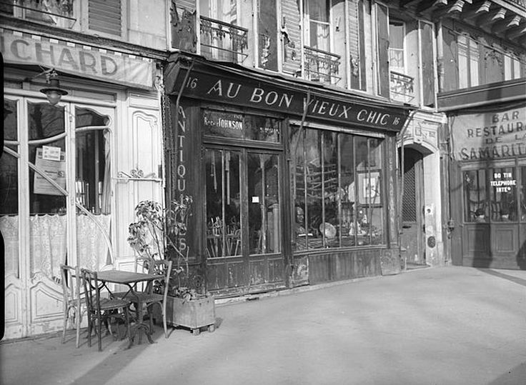 Marcel Bovis. 
Au Bon Vieux Chic, quai du Louvre 
1946  #Paris