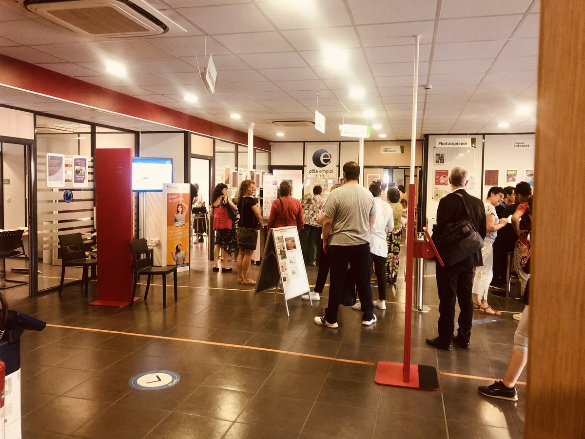karinemetayer73's tweet photo. Ce matin à @pole_emploi Millau #jobdating avec 14 #entreprises du territoire. Plus de 100 candidats présents. Une réelle satisfaction des participants et des recruteurs. 😃#metiersentension ##recrutement2022 #Aveyron 💪👏👏 https://t.co/PbZIRtrc1X