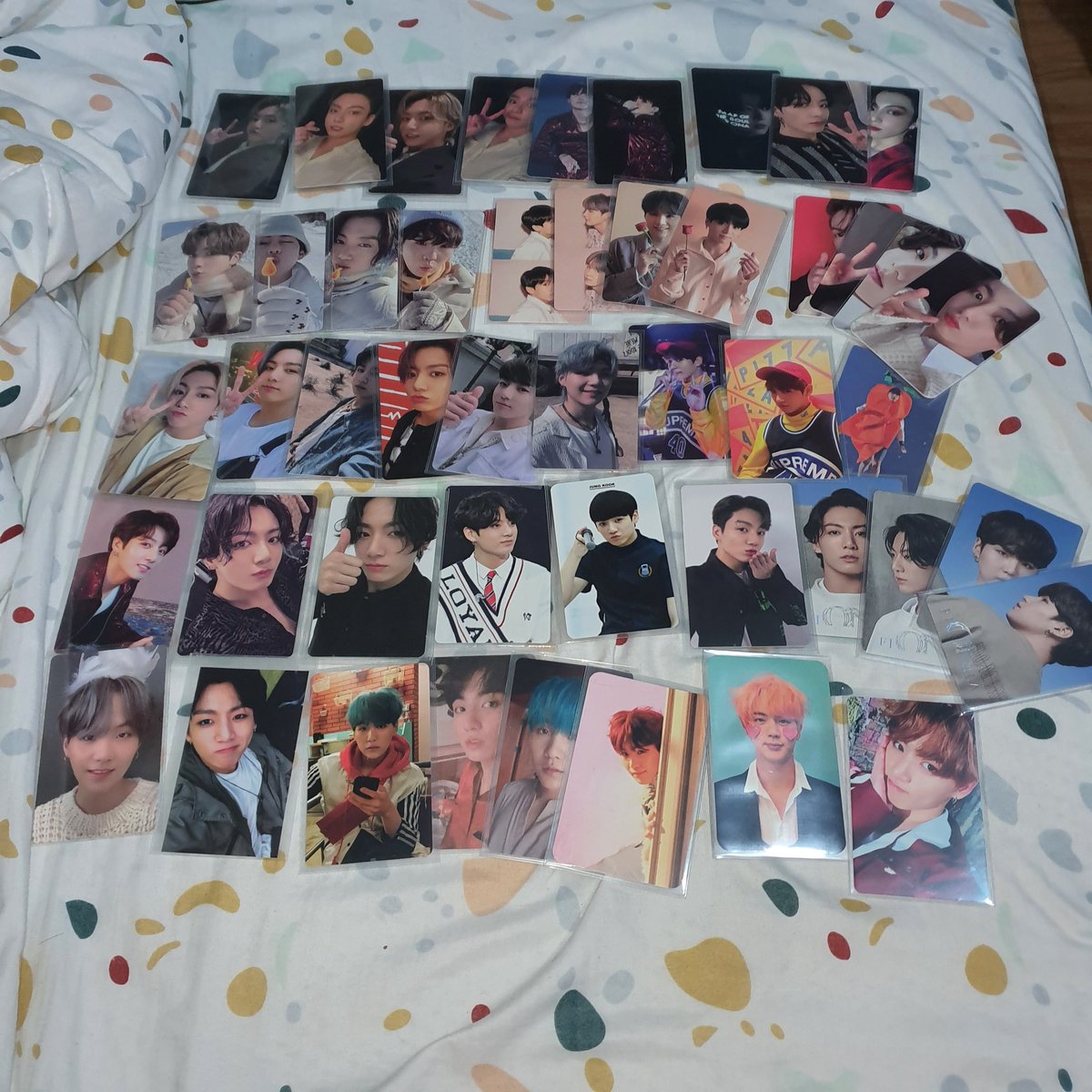 rookiebasketph's tweet photo. Ic jungkook and yoongi pcs
Will sell in small sets (with albums and other members) 
Everything must go. 
Will finalize list and the final pcs that will go up for sale (im getting sentimental but i have urgent matters to attend to) 
Comment with the pcs ur interested in https://t.co/Y6DcCnLSDo