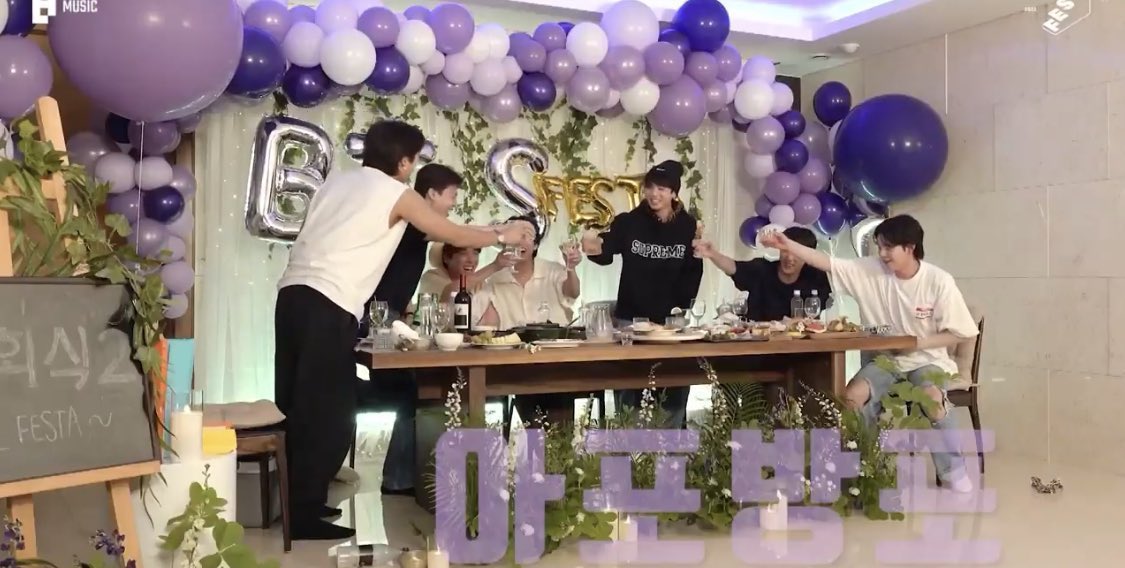 Sonsuza dek Army sonsuza dek Bangtan 💜 
İyi ki varsınız hayatımın anlamları 💜