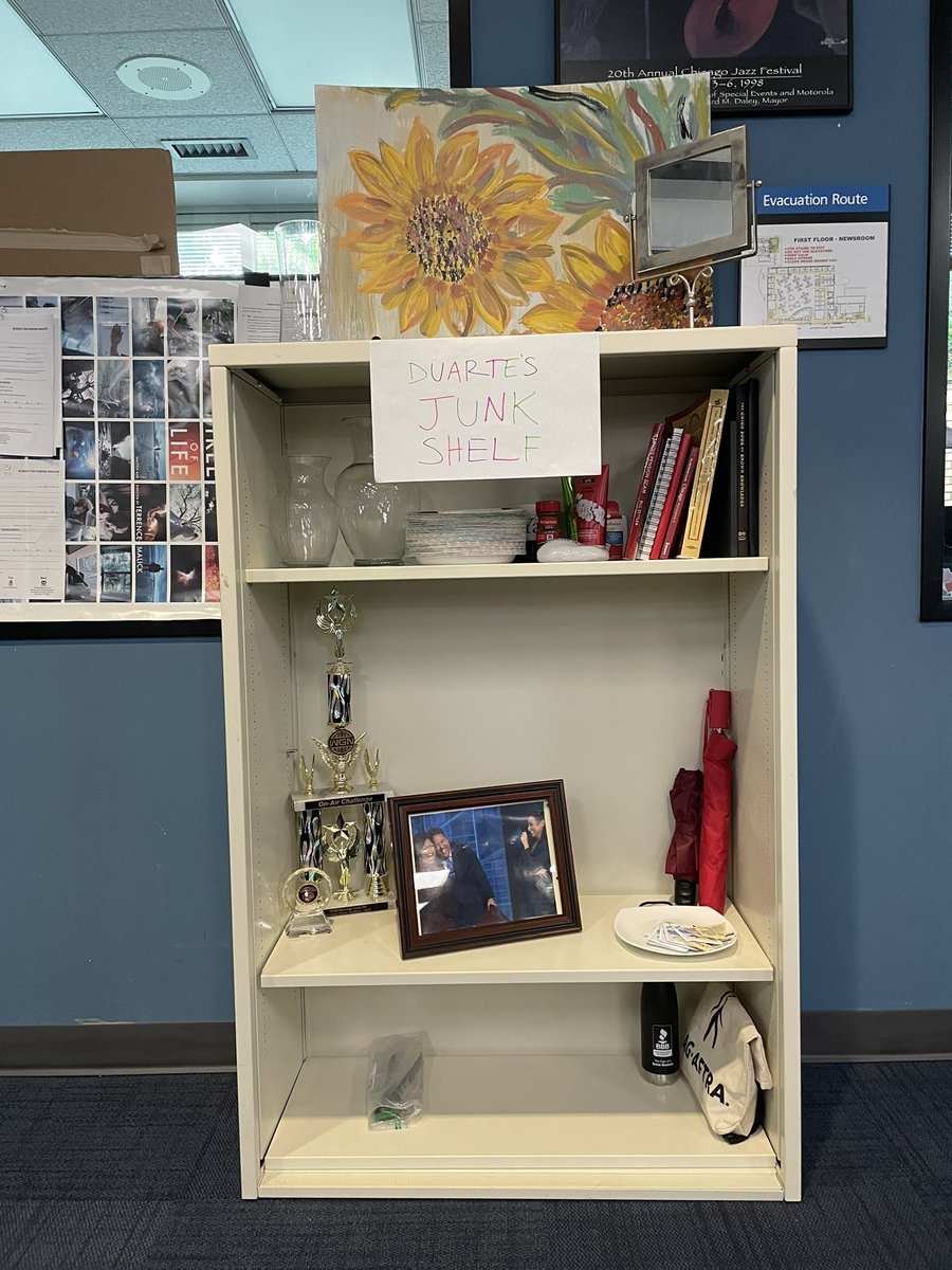 FunTimeBrian's tweet image. hey @LourdesWGN i fixed your junk shelf #duartesjunkshelf