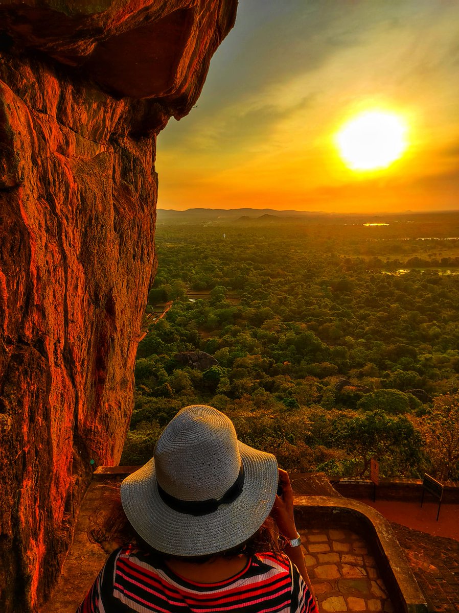 parnashree19's tweet photo. I am in #Srilanka. 
Yes, you heard it right.

And, being a travel blogger if I get an opportunity to show you the other side of it, then I should do it. If I can help to spread the right impressions about Srilanka, why shouldn't I travel to our neighboring country? 
#Travel #ttot https://t.co/Vrn729vpSG