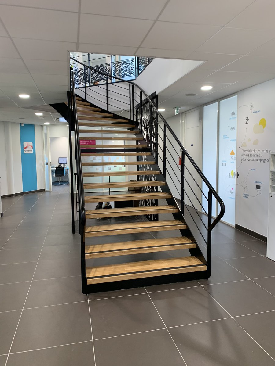 laurentbatais's tweet photo. Ouverture ce matin de notre très attendue et très belle Nouvelle Caisse Locale  de La Roche Bernard @cmarkea @CMBretagne @evelyne_ryo @alain_poupon @HBalligand 
👍👍👌👌🤩🤩 https://t.co/mUJkRmFhIw