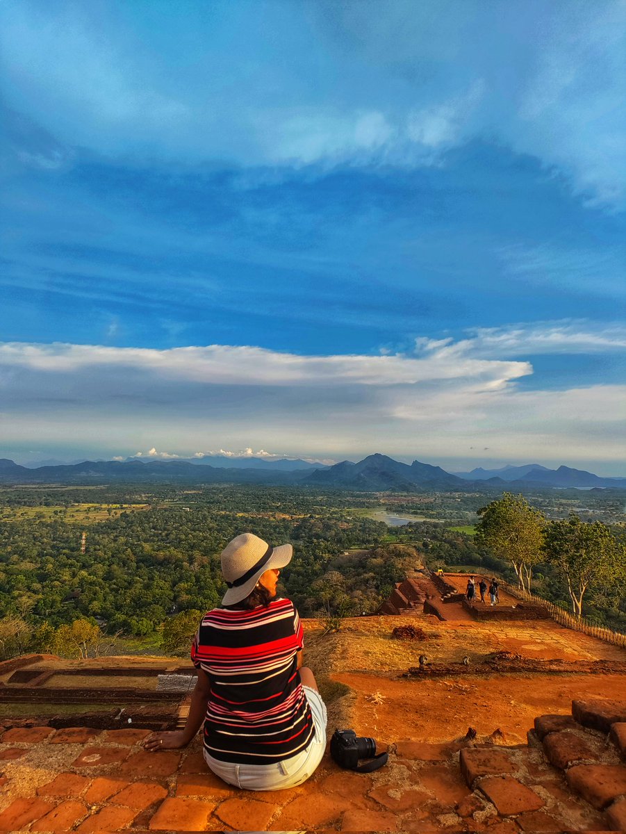 parnashree19's tweet photo. I am in #Srilanka. 
Yes, you heard it right.

And, being a travel blogger if I get an opportunity to show you the other side of it, then I should do it. If I can help to spread the right impressions about Srilanka, why shouldn't I travel to our neighboring country? 
#Travel #ttot https://t.co/Vrn729vpSG
