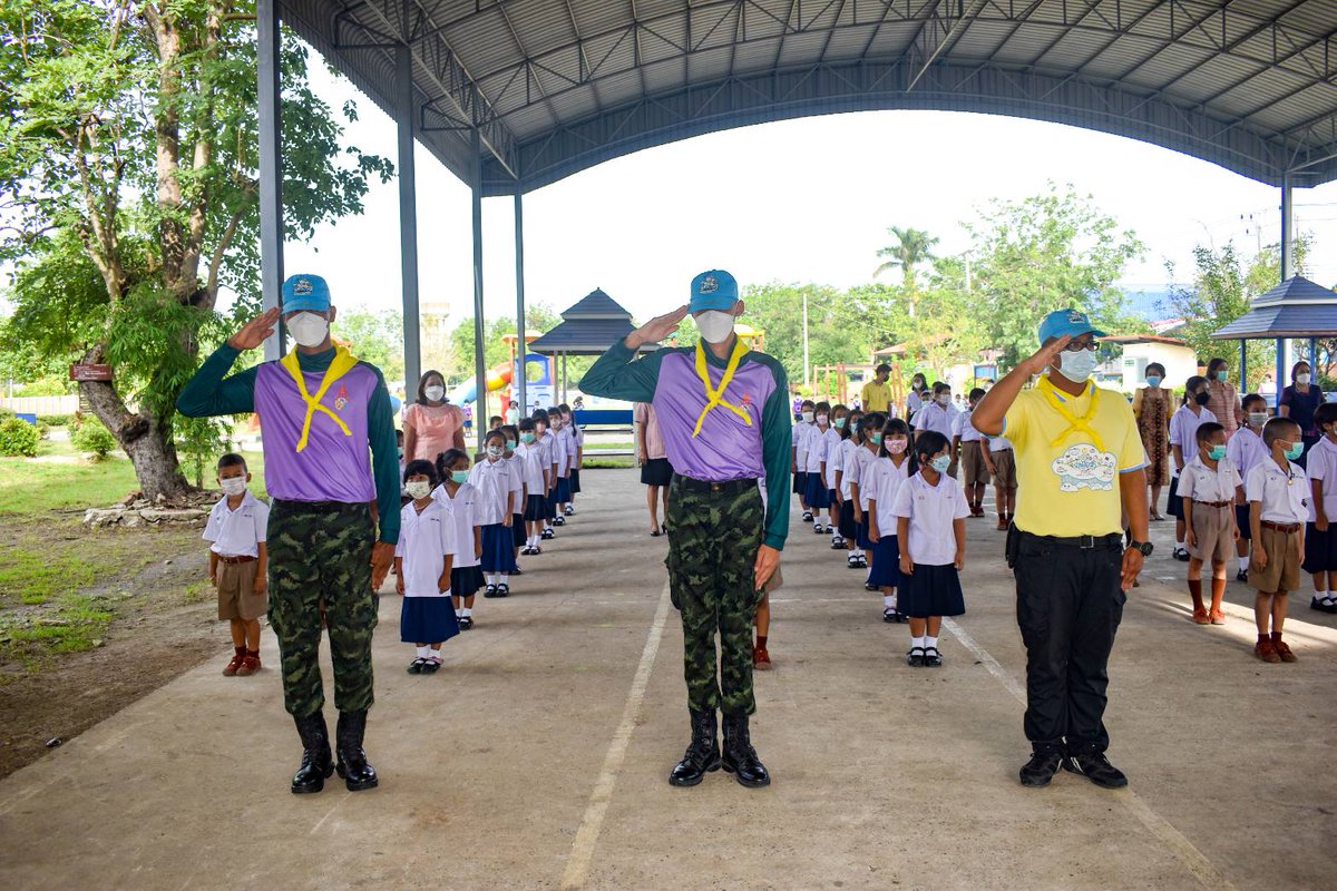1st_Army_Area's tweet photo. "หนึ่งเรื่องเล่า  บ้านเรา  ก่อนเข้าเรียน"
พล.1 รอ. โดย ป.1 พัน.1 รอ.,ร.31 รอ และ ส.พัน.1 ร่วมกิจกรรม "หนึ่งเรื่องเล่า  บ้านเรา  ก่อนเข้าเรียน" โดยให้นักเรียนได้นำประสบการณ์ในการทำความดีของตนเอง มาพูดให้กับนักเรียนในโรงเรียนได้ฟังเพื่อเป็นการกระตุ้นปลูกจิตสำนึกและการแสดงออก https://t.co/wQhS0ZGU5E