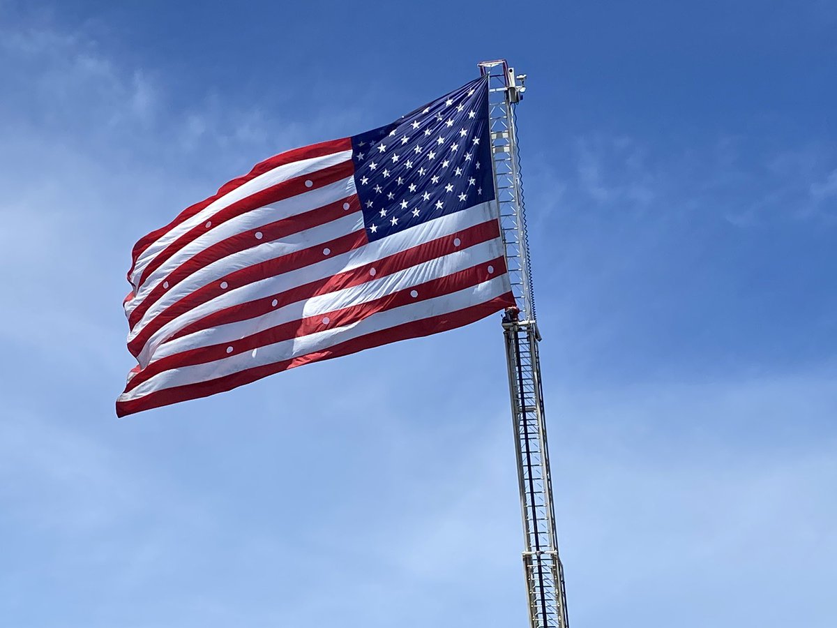 Flag Day celebration this morning at the Dawe School! Thanks to the Stoughton Fire Department for flying the large American Flag from a SFD ladder truck! What a beautiful sight!🇺🇸

<a href="/DaweDragons/">Dawe School Dragons</a>
