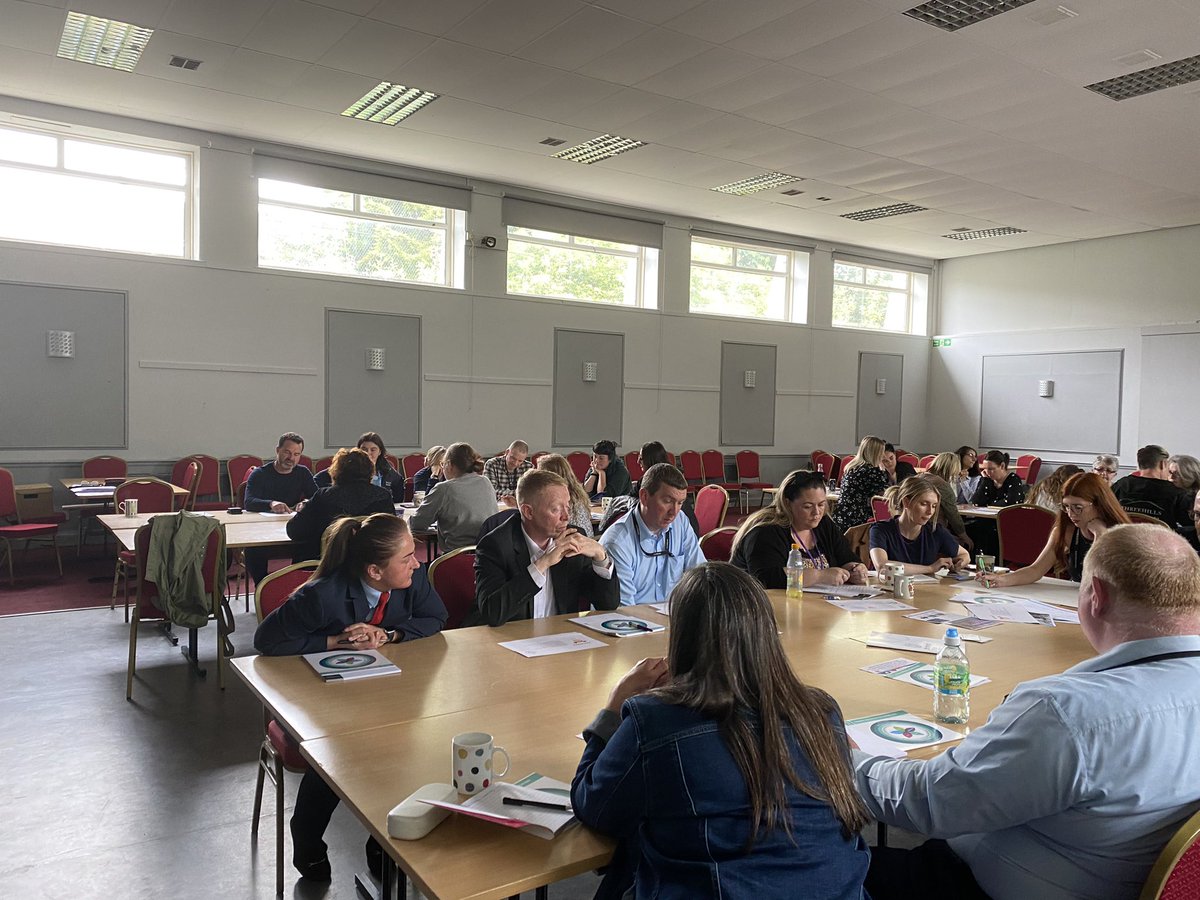 shumelawrites's tweet photo. Wow!! Full house for our ‘Trauma and Our Community’ session at #PriesthillCommunityCafe in #Glasgow today. Amazing turn out. 🙌🏽 #TraumaInformedCommunities 💜 https://t.co/vx1uDZ5sPd