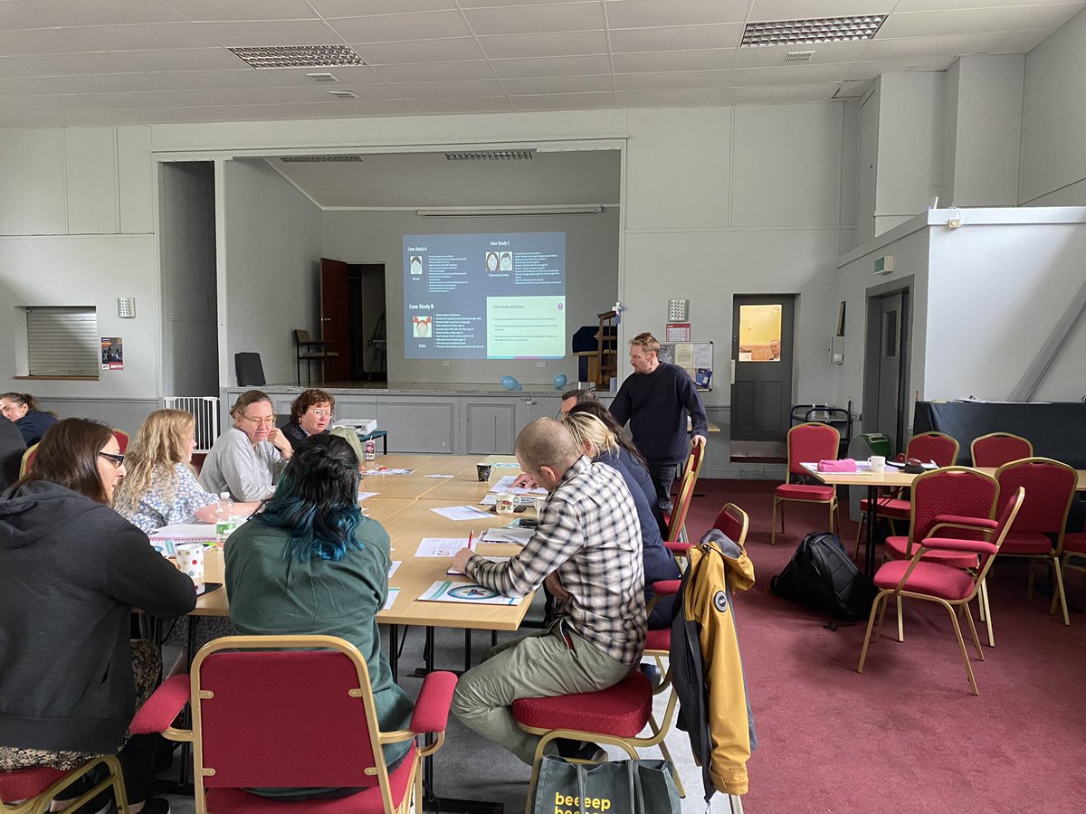 shumelawrites's tweet photo. Wow!! Full house for our ‘Trauma and Our Community’ session at #PriesthillCommunityCafe in #Glasgow today. Amazing turn out. 🙌🏽 #TraumaInformedCommunities 💜 https://t.co/vx1uDZ5sPd