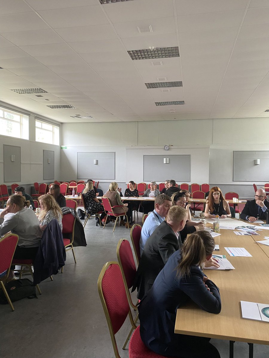 shumelawrites's tweet photo. Wow!! Full house for our ‘Trauma and Our Community’ session at #PriesthillCommunityCafe in #Glasgow today. Amazing turn out. 🙌🏽 #TraumaInformedCommunities 💜 https://t.co/vx1uDZ5sPd