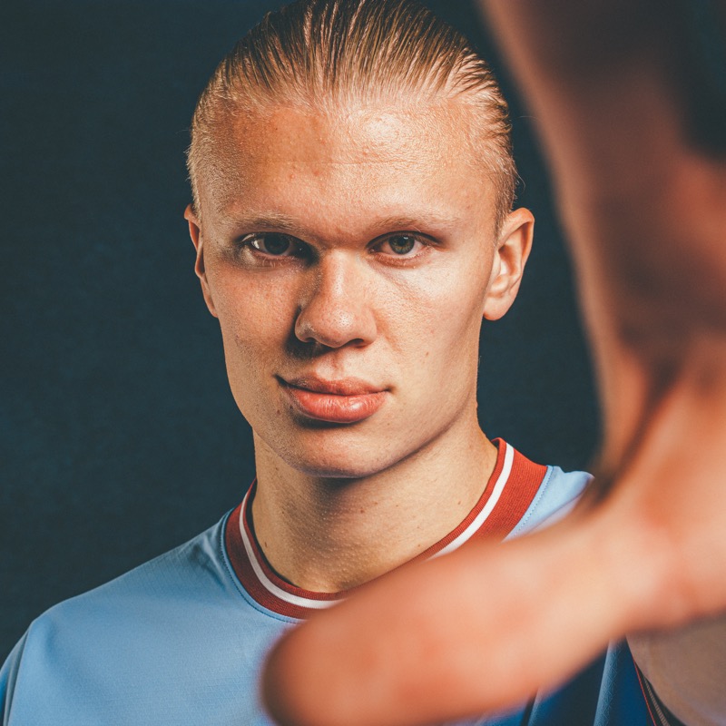 ManCity's tweet photo. 🌟 RECORD BREAKER 🌟

We take a look at the stats behind @erling's career so far...📈

Tap to read more! 👇
