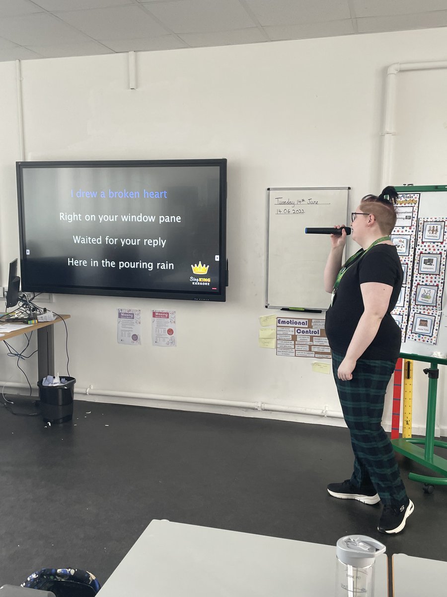 CentreSullivan's tweet photo. Karaoke club was a huge success at lunch again today, a wonderful duet with Lyndon and Jamie! #LunchtimeClubs #HullCares #HiddenTalents #ImprovingConfidence https://t.co/iUjaPOisvY