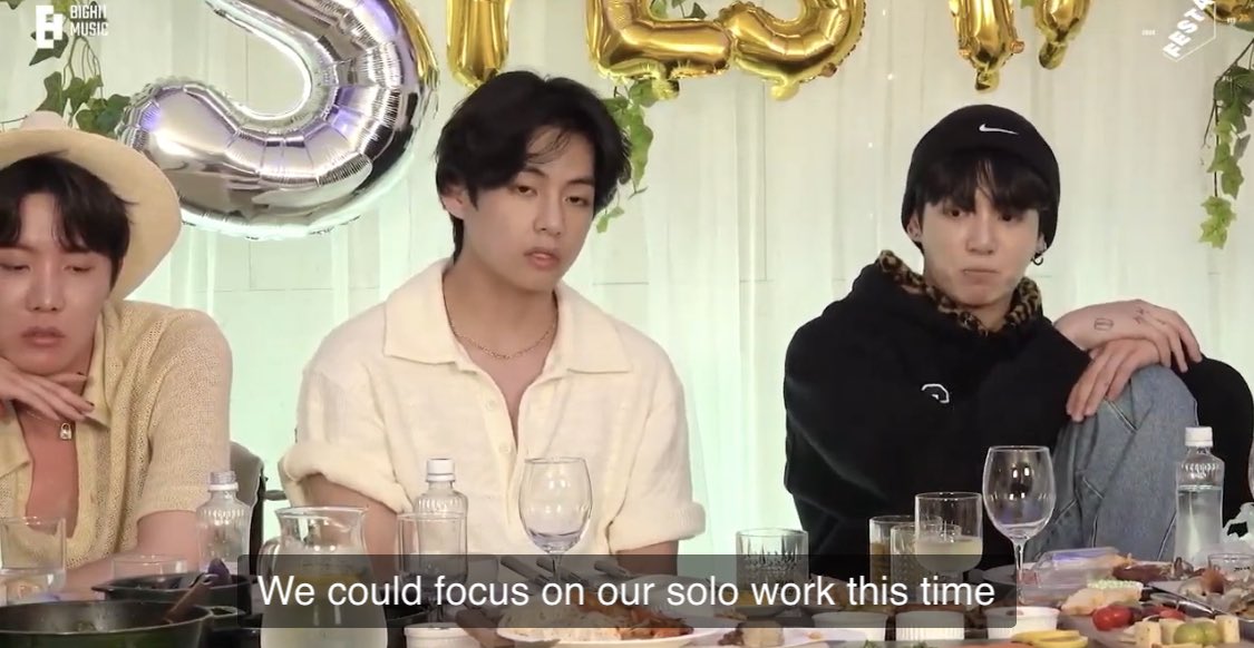 jjintaetic's tweet photo. BTS chapter pertama udah selesai dan akan membuka BTS chapter 2 dengan focus solo nya, contohnya mengeluarkan mixtape. Itu artinya, Bangtan sebagai grup Hiatus sementara waktu?? Aaaaa i'm crying 🥹😭

Thank you BTS &amp; I love you so much 💜
ARMY FOREVER BANGTAN FOREVER https://t.co/5Nkqd0oLkM