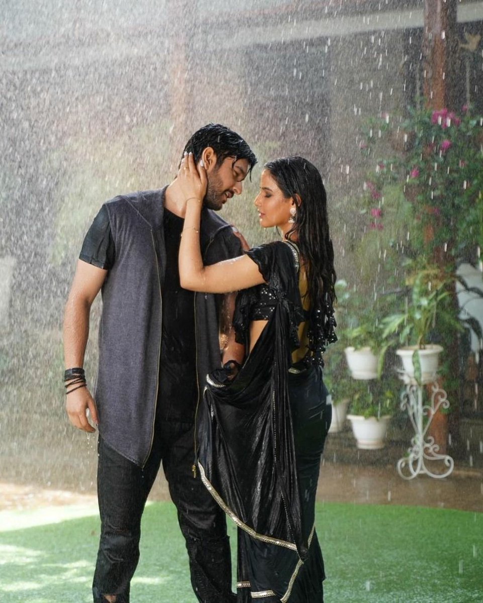 DelhiTimesTweet's tweet photo. .@shivin7 and @jasminbhasin are #twinning in black in these throwback pictures from the sets of their new song #IjazzatHai

#ShivinNarang #Shivin #JasminBhasin #JasmineBhasin #Jasminians #JasLy #Music https://t.co/IRZ1sxa4ib