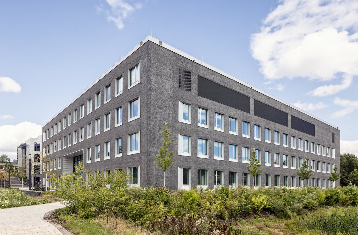 Uni_MR's tweet photo. 👏 Forschung und Lehre auf Spitzenniveau: Das Zentrum für Synthetische Mikrobiologie @SYNMIKRO feiert sein 12-jähriges Bestehen mit einem Symposium am 21. und 22.Juni 2022. https://t.co/33NntGdF5Q
📷Christian Stein
#UniMarburg https://t.co/PdZaP03yPu