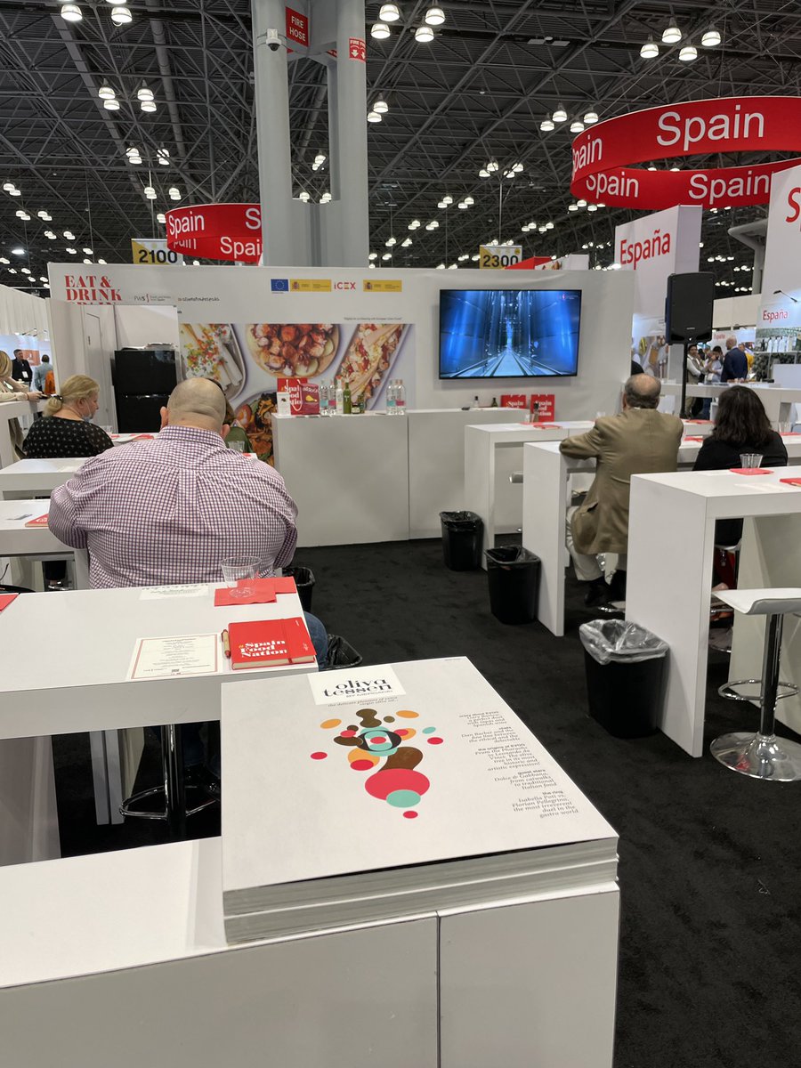 ¡El último número de Olivatessen en los showcookings que imparte ICEX en la Summer Fancy Food de Nueva York! 🗽🗞