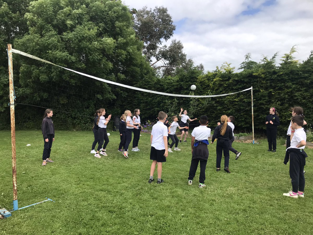 KilcoolePS's tweet photo. Active School fun everyday here in KPS. Grma Conor for showing us some nifty hurling skills. #ASF22 #AllianzCumannnamBunscolWeek22 https://t.co/kIlDU8vVaX