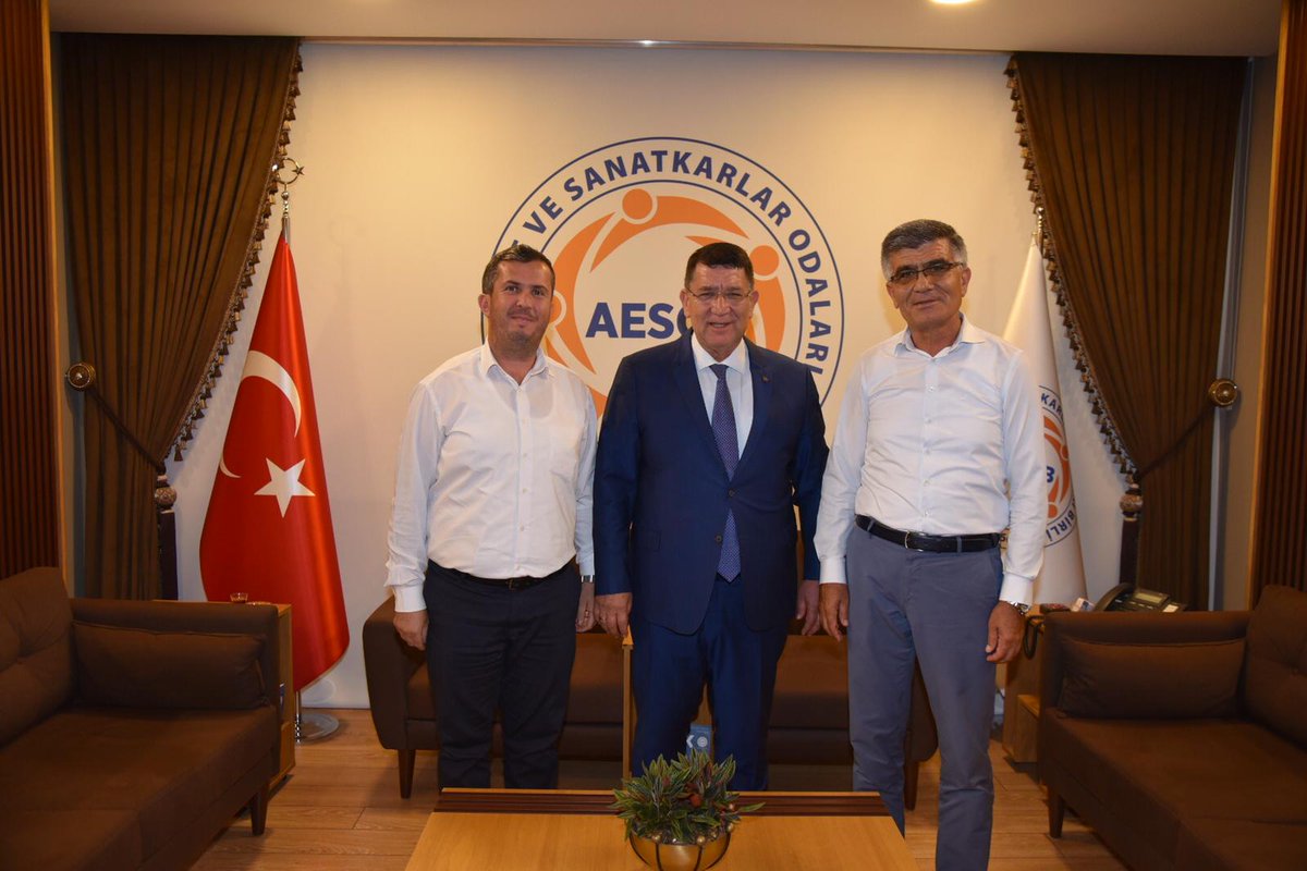 Kaş Esnaf Odası Başkanımız <a href="/Alicalskan_kas/">Ali Çalışkan_kas</a> ve Kaş Ulaştırma Hizmetleri Odası Başkanımız Hamza Ustaer yeniden Birlik Başkanlığına seçilmemden dolayı Birliğimizi ziyaret ederek hayırlı olsun dileklerini ilettiler. Nazik ziyaretleri dolayısıyla teşekkür ediyorum.
#BirlikteGüçVar