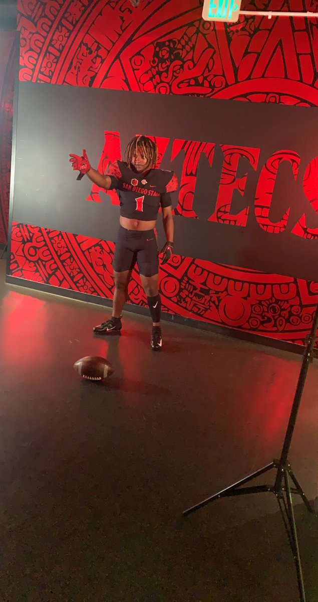 Recap of this Past Weekend! 🌴 Thank you @AztecFB for having me and my family! SDSU is the place to be! S/0 @Tahj__ @CoachHortonSDSU @CoachCooperSDSU @CSMITHSDSU