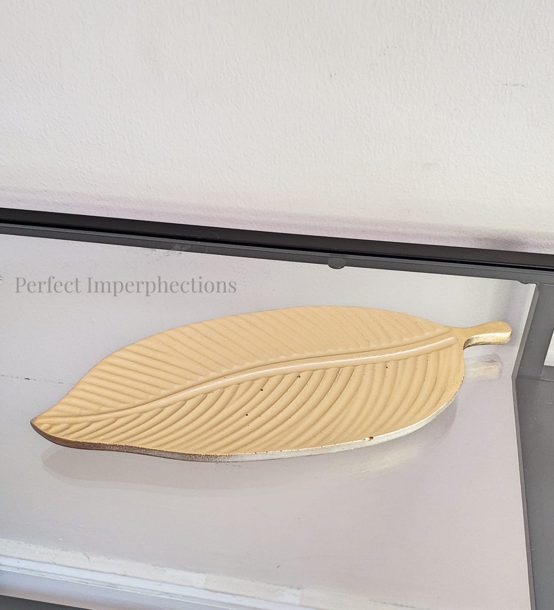 imperphections's tweet photo. A versatile large leaf soap tray. Bring modern contemporary into your niche. 

Come shop with us in the link below.https://t.co/WoXcsKIZPO

#homedecor #BlackOwnedBusiness  #weirdshapes  #vase #flowerpot #clayvase #cement #merchandise #leafart #leaf  #bathroomdecor #soapholder https://t.co/oxUdsMwiIy