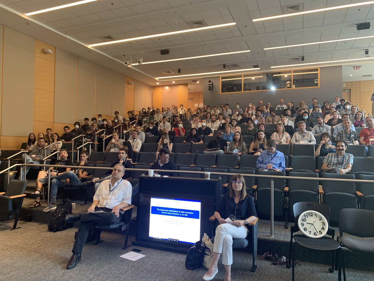 Laura K Gee tweet media