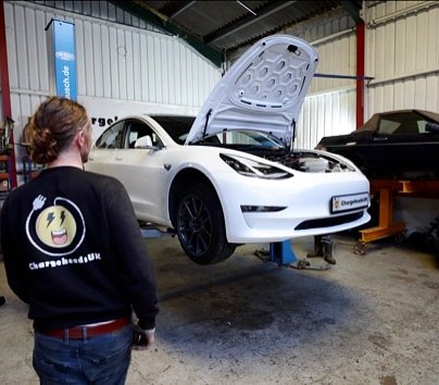 Chargeheads's tweet image. Verdict on Eibach lowering springs and more in my newest video. Link in BIO 😉⚡😫 #loweredteslamodel3 #modifiedev #modifiedtesla