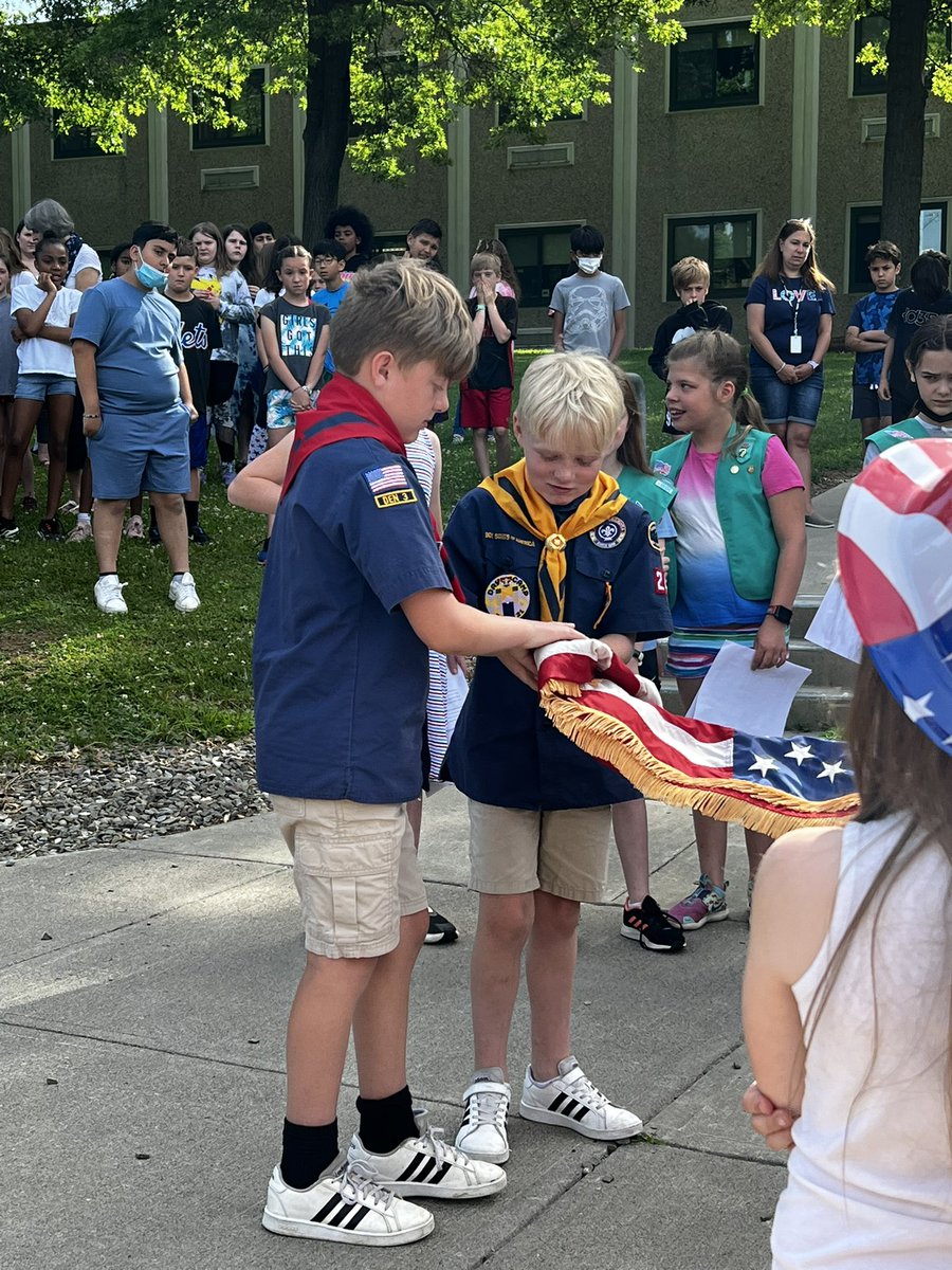 Kicked off our day with a wonderful Flag Day Ceremony 🇺🇸. Many thanks to our VHE Girl & Boy Scouts!! You were awesome 🇺🇸 #vestalhills #VHEstrong @speechcat1