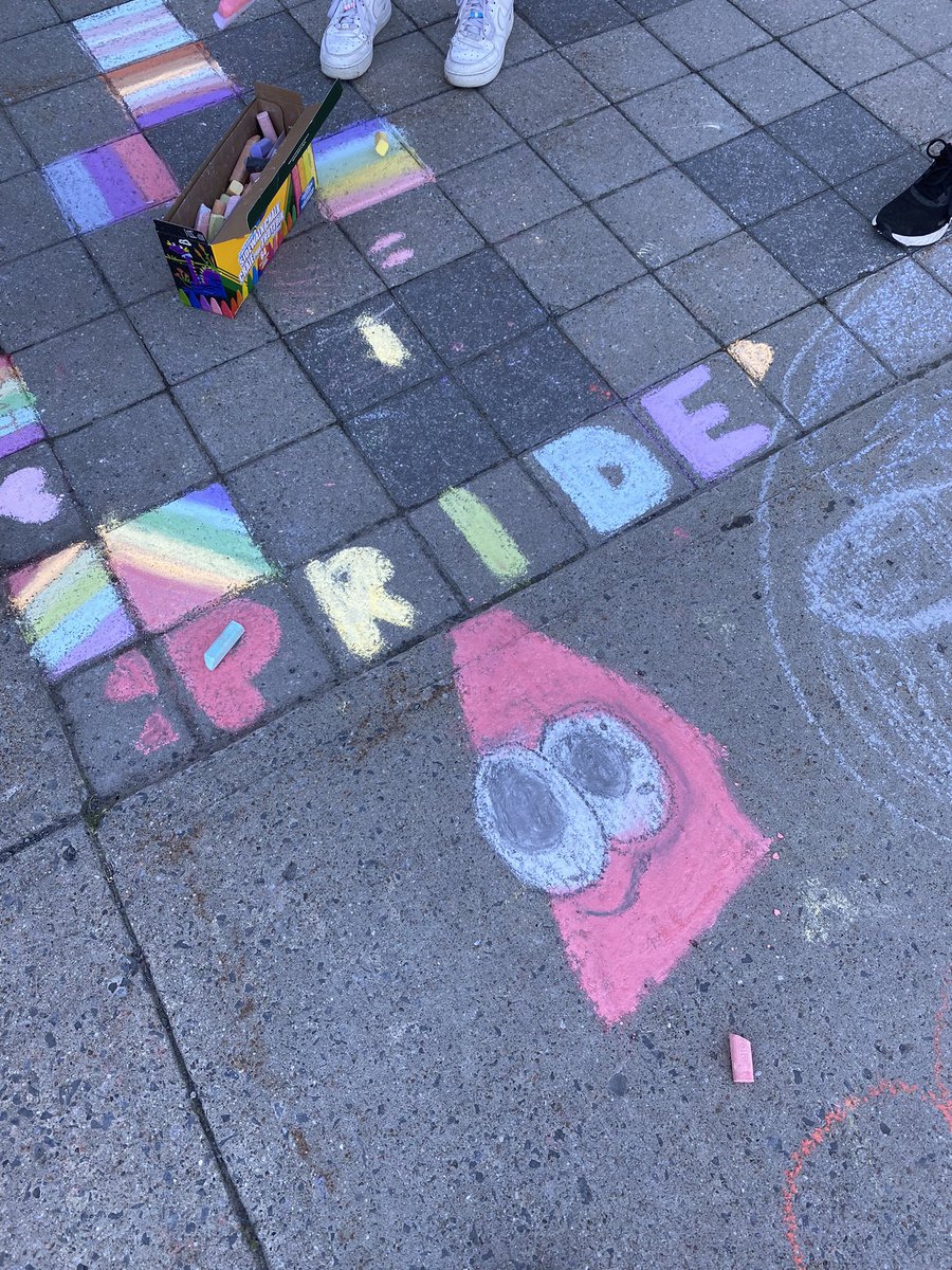 ms_ksousa's tweet photo. Beautiful sunny morning with 8-08, decorating our SMT sidewalks for #PrideMonth2022 #ocsbPride 🏳️‍🌈🏳️‍⚧️ https://t.co/gih6JfuJTo