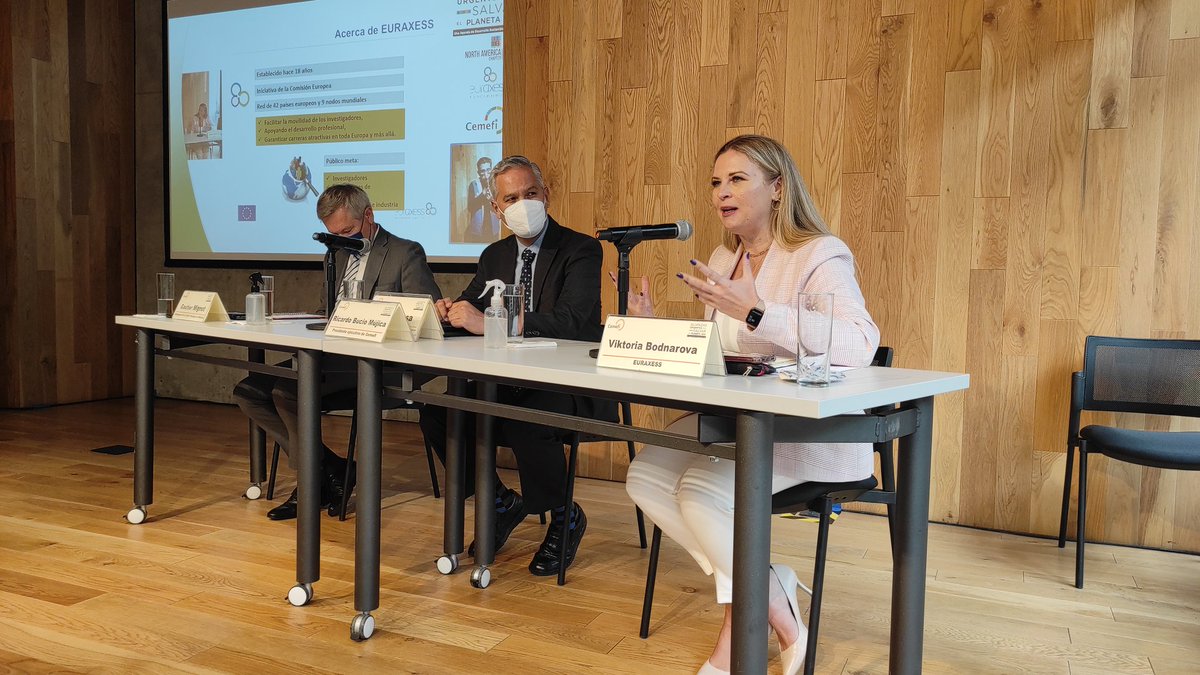 Cemefi's tweet photo. Se realiza presentación de @EuraxessLAC y #MSCAA a cargo de Viktoria Bodnarova, coordinadora regional de #EURAXESS en América Latina y el Caribe. @ViktoriaBod13 @EuraxessLAC @MCAA_NAmerica. #Agenda2030
📺 Sigue la transmisión: https://t.co/KZBTSx515i https://t.co/YP7DIDdqj5