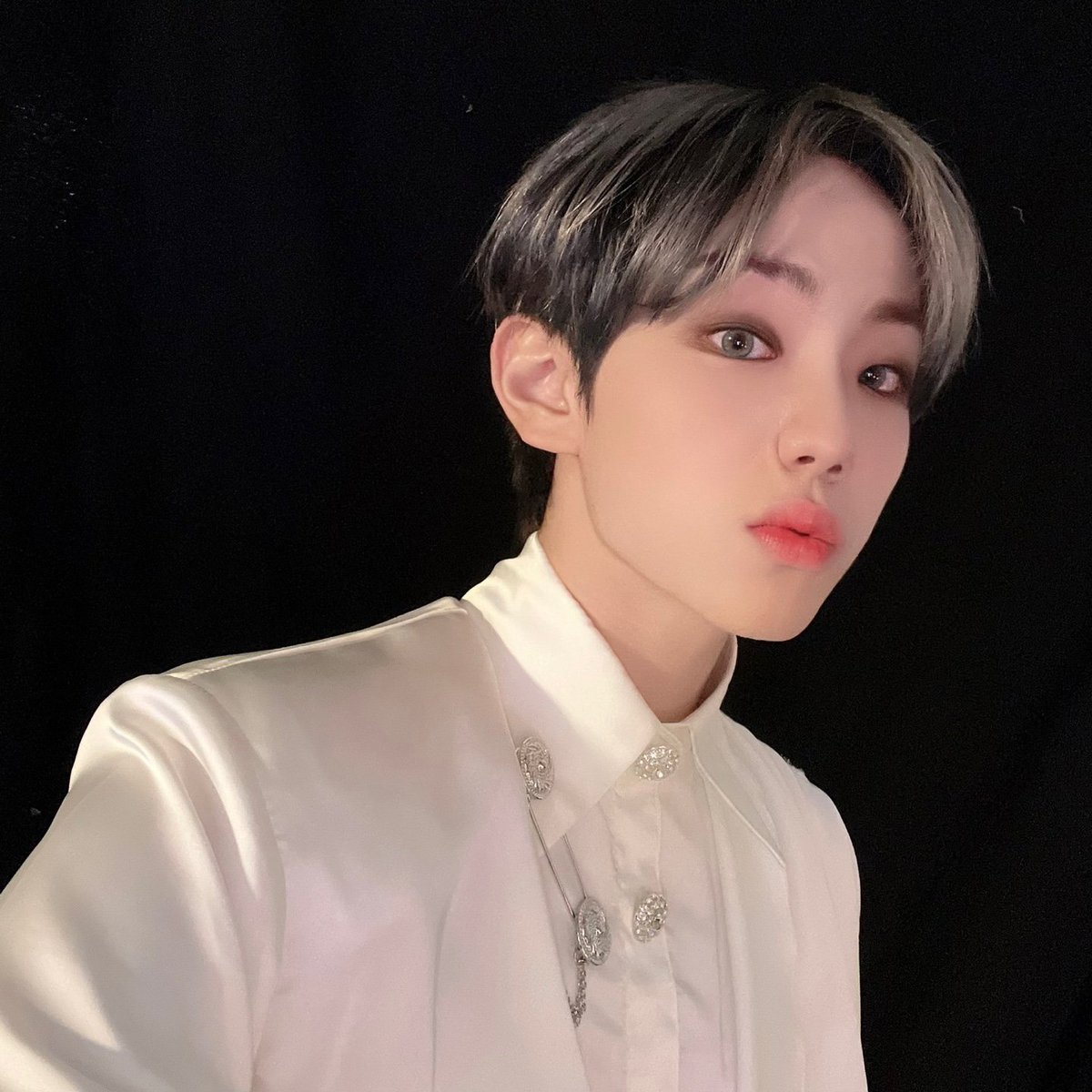 wonjun_france's tweet photo. [SNS | 07.06.2022] 

"Félicitation pour les 2ans EL'RING, je vous aime 🌺💗" 

#ELAST #엘라스트 #WONJUN #원준 

🇫🇷 Lee Wonjun FRANCE https://t.co/rpDRZmMzBk
