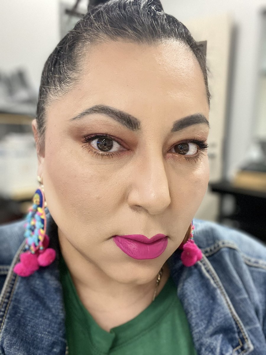Chicanatravels's tweet photo. Day 14
♋️ 💝♋️💝♋️💝
GM beautiful peoples 🌞 
My 👃🏽looks extra &amp; pretty in pink

😉 🍽 &amp; 🍹 , having my 🏡 deep cleaned before I leave 🇺🇸 🔜 🇲🇽 and oil change. What are you doing ?
#bornmonth #cancer 
#medusa #junebaby #Latina #Latinalandia 
#june #summervibes #blue #sky #summer https://t.co/NEehkbkso1
