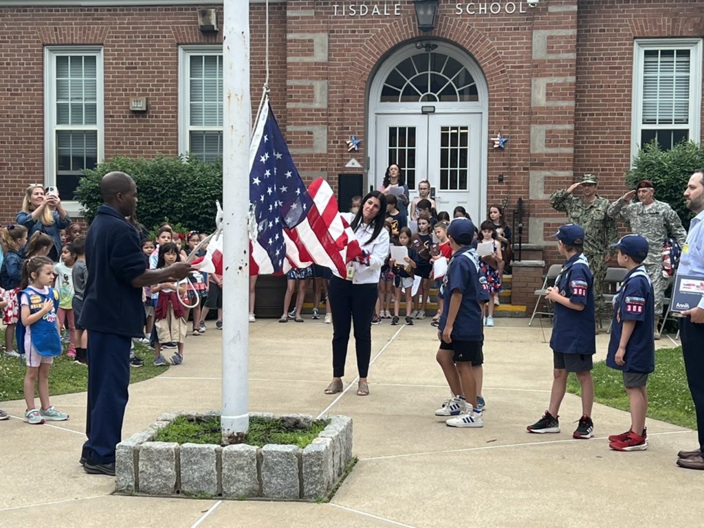 mrsangley's tweet photo. This morning, we honored our American flag and all it represents. Happy #FlagDay @TisdaleSchool 🇺🇸 https://t.co/EF1Kw4XkIh
