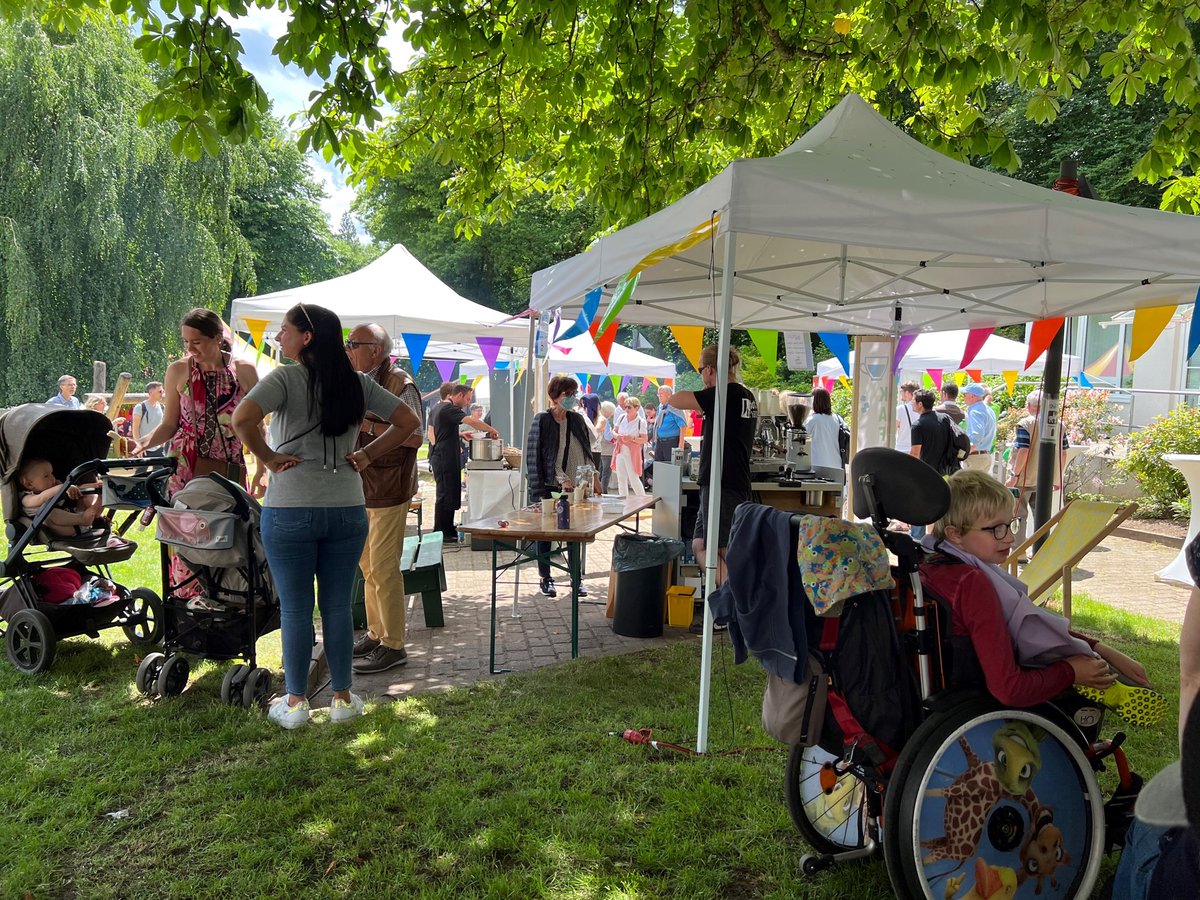 stelacon's tweet photo. Am Sonntag durften wir bei toller Atmosphäre das Sommerfest von „Hände für Kinder e.V.“ auf dem Kupferhof in Hamburg genießen.
Gern unterstützen wir diesen Verein regelmäßig bei seiner wichtigen Arbeit, Kindern und Jugendlichen mit Behinderung ein Kurzzeit-Zuhause zu ermöglichen. https://t.co/tYrqyQJXZ4