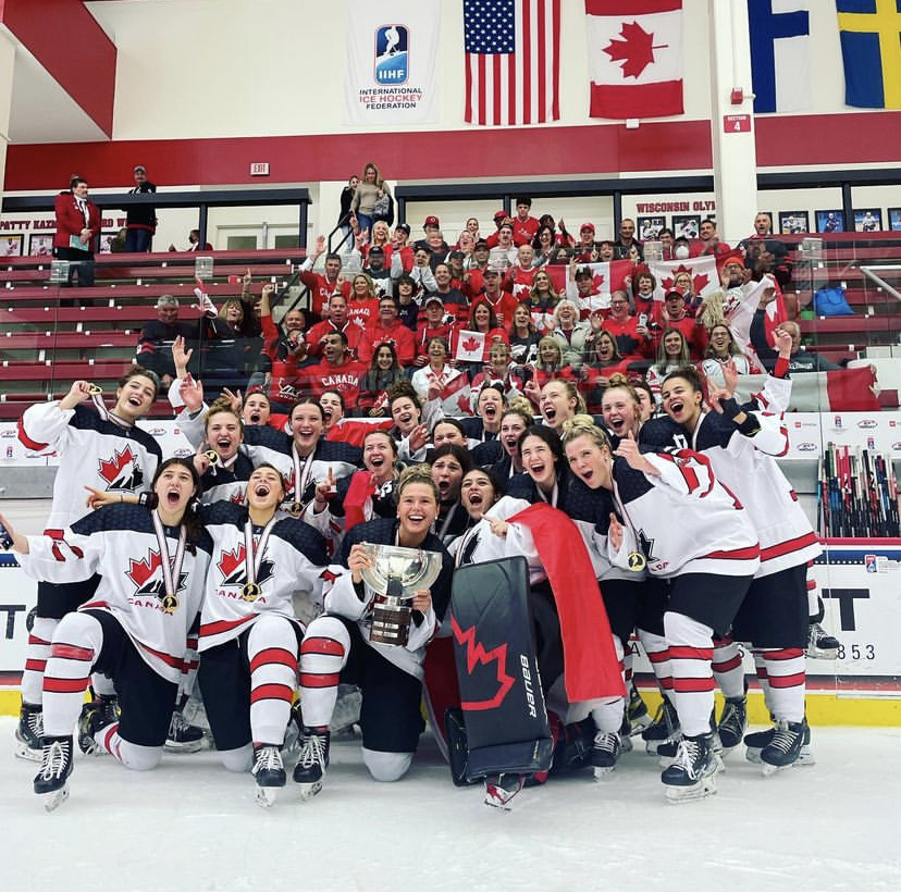 UNCanada's tweet photo. It's been a Golden Year for the Women's @HockeyCanada program

🥇 Beijing Olympic Gold
🥇 World Championship Gold
🥇 U18 World Championship Gold

An incredible 365 days for women's hockey here up north 🇨🇦 https://t.co/E7zIBqApFg